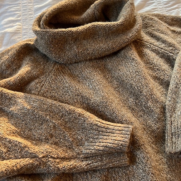 Cropped turtleneck sweater - Picture 2 of 2